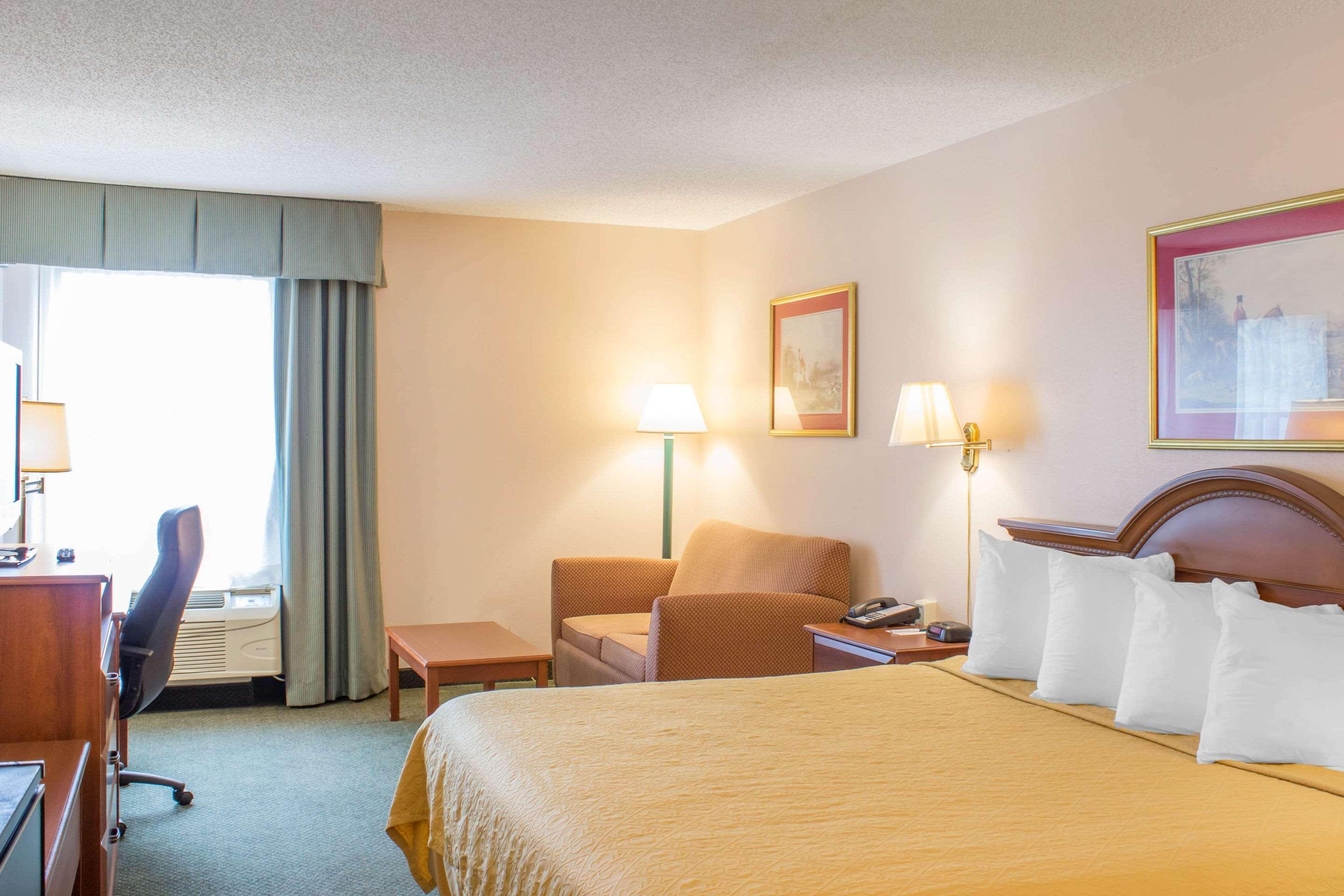 Econo Lodge Ралей Екстериор снимка