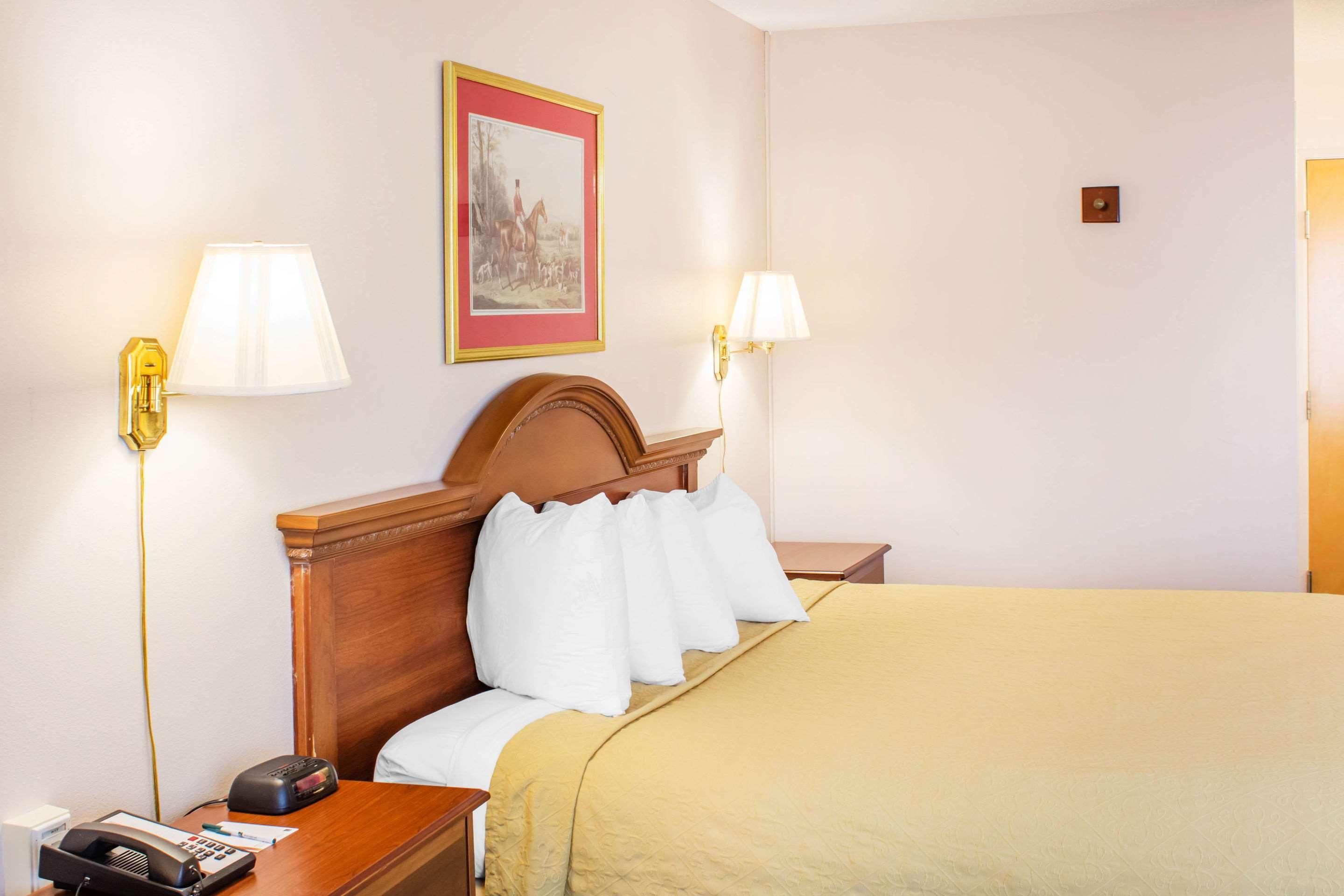 Econo Lodge Ралей Екстериор снимка