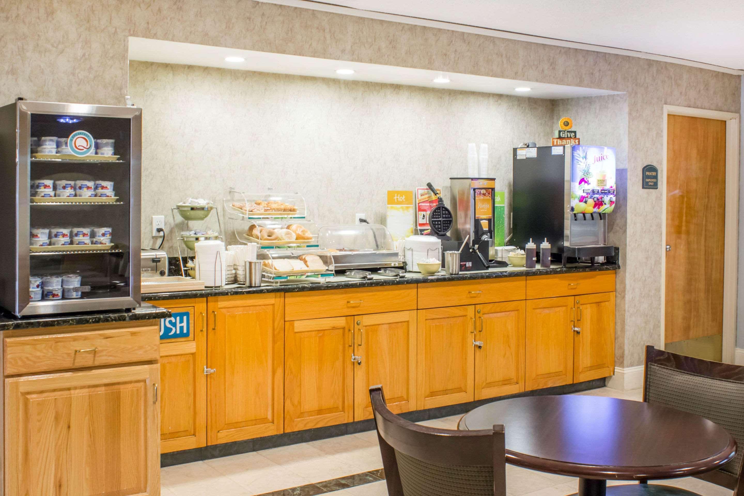 Econo Lodge Ралей Екстериор снимка