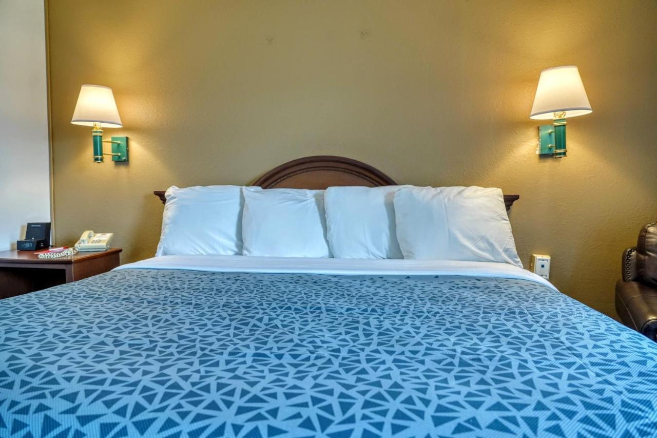 Econo Lodge Ралей Екстериор снимка