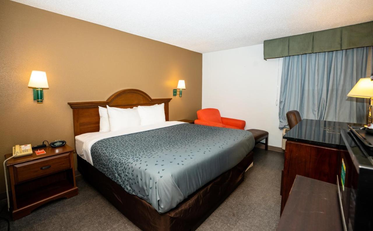 Econo Lodge Ралей Екстериор снимка