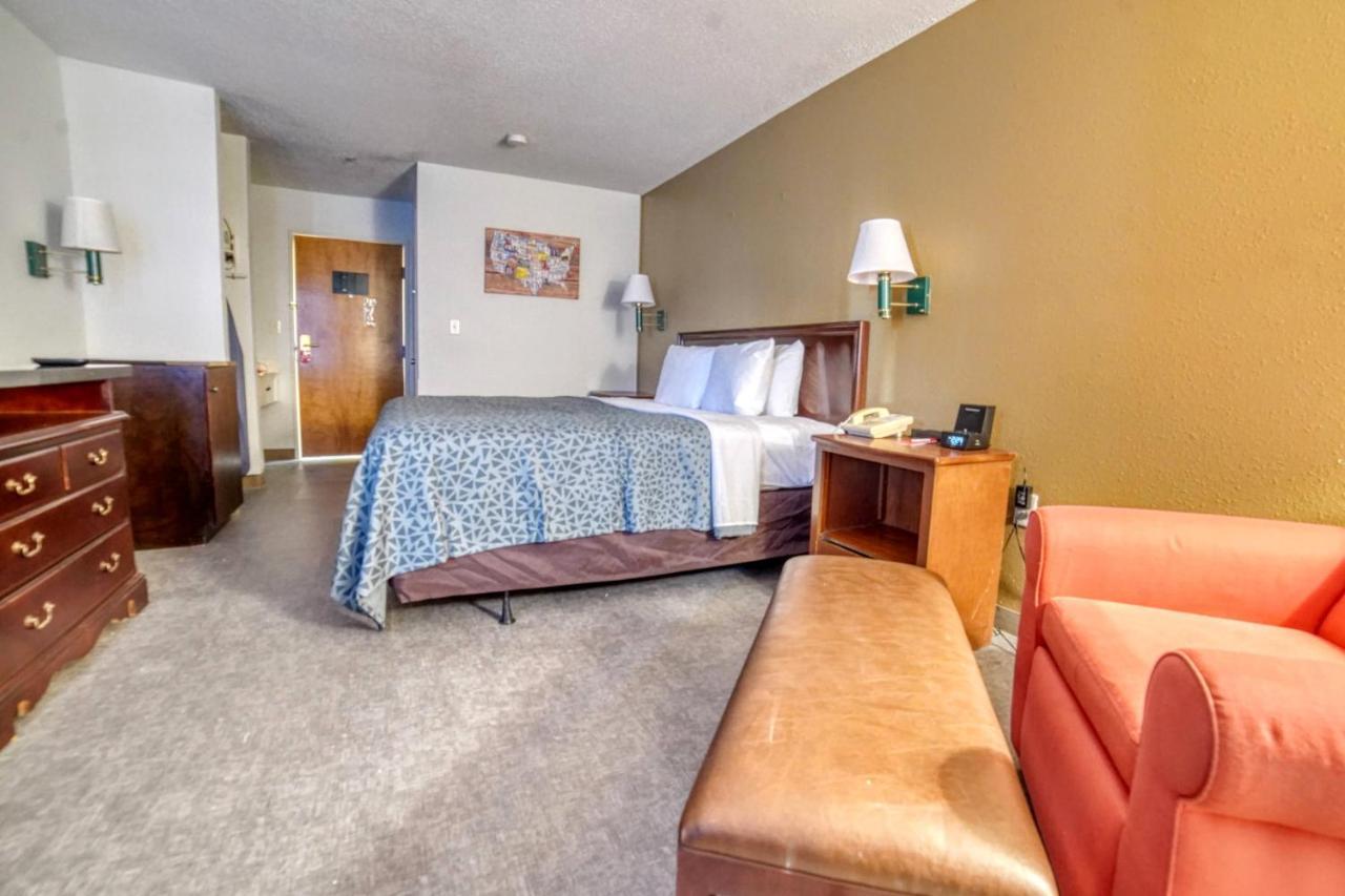 Econo Lodge Ралей Екстериор снимка