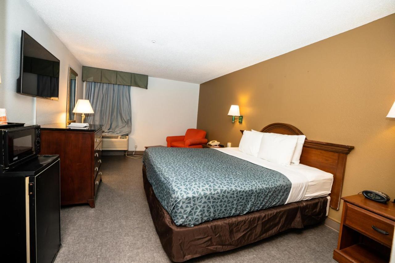 Econo Lodge Ралей Екстериор снимка