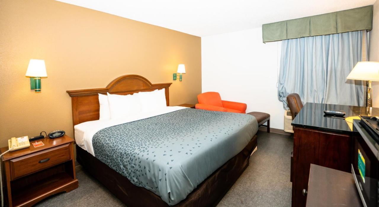 Econo Lodge Ралей Екстериор снимка