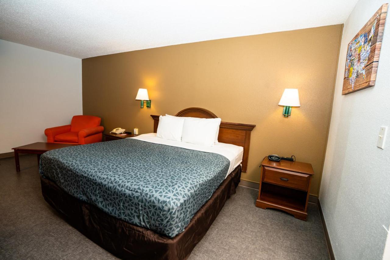 Econo Lodge Ралей Екстериор снимка