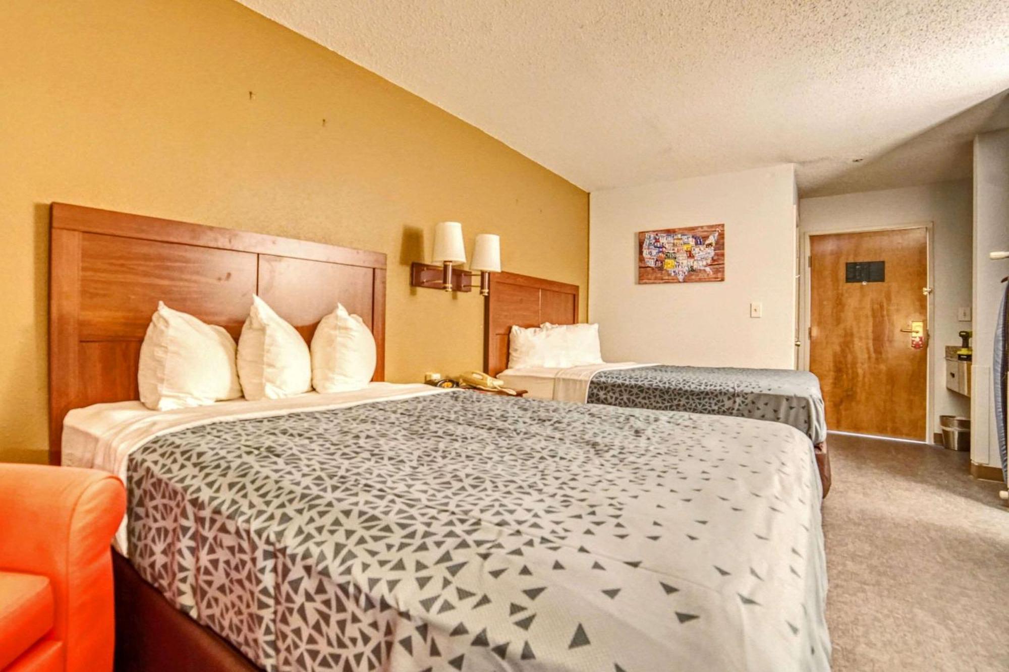 Econo Lodge Ралей Екстериор снимка
