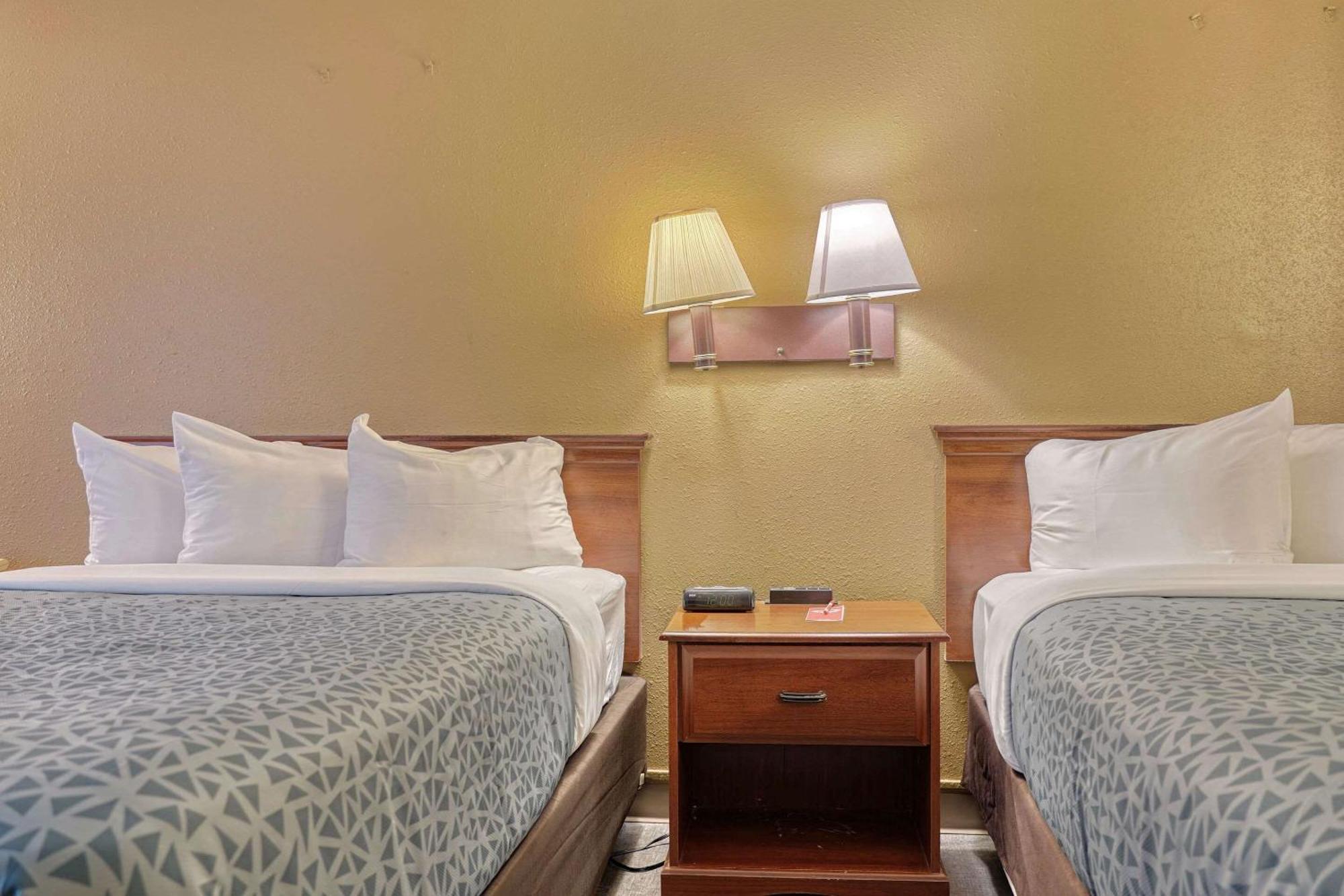 Econo Lodge Ралей Екстериор снимка