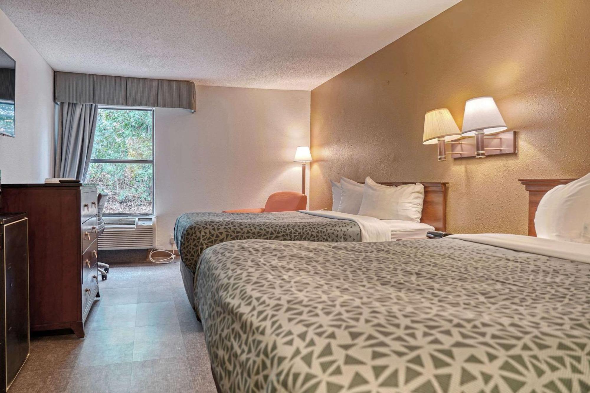 Econo Lodge Ралей Екстериор снимка