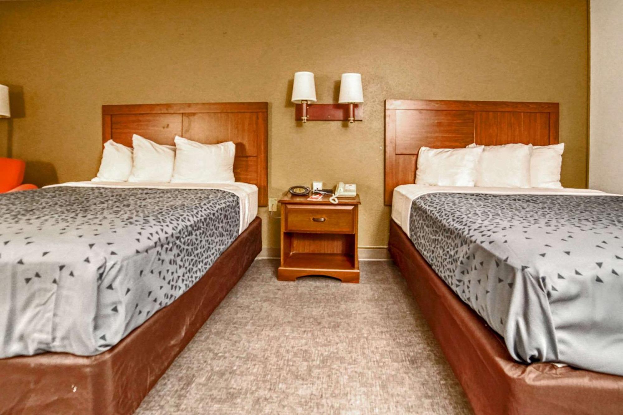 Econo Lodge Ралей Екстериор снимка