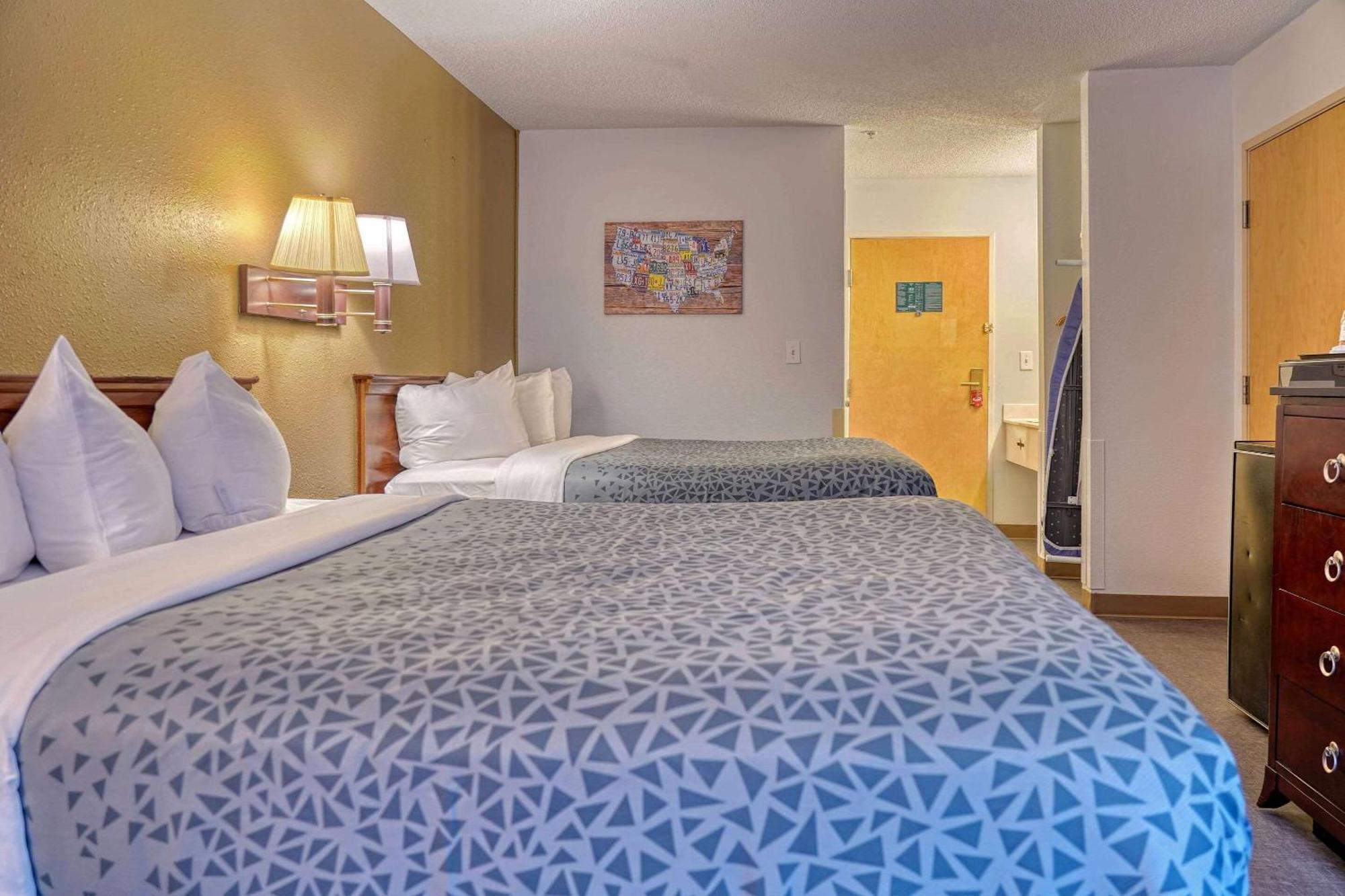 Econo Lodge Ралей Екстериор снимка