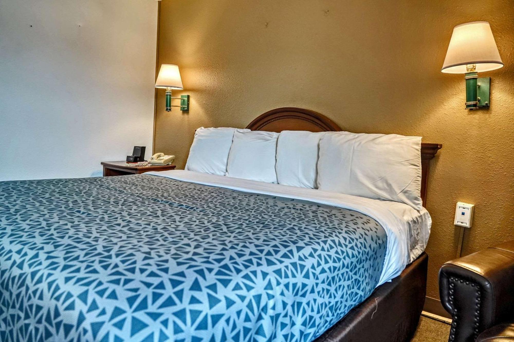 Econo Lodge Ралей Екстериор снимка