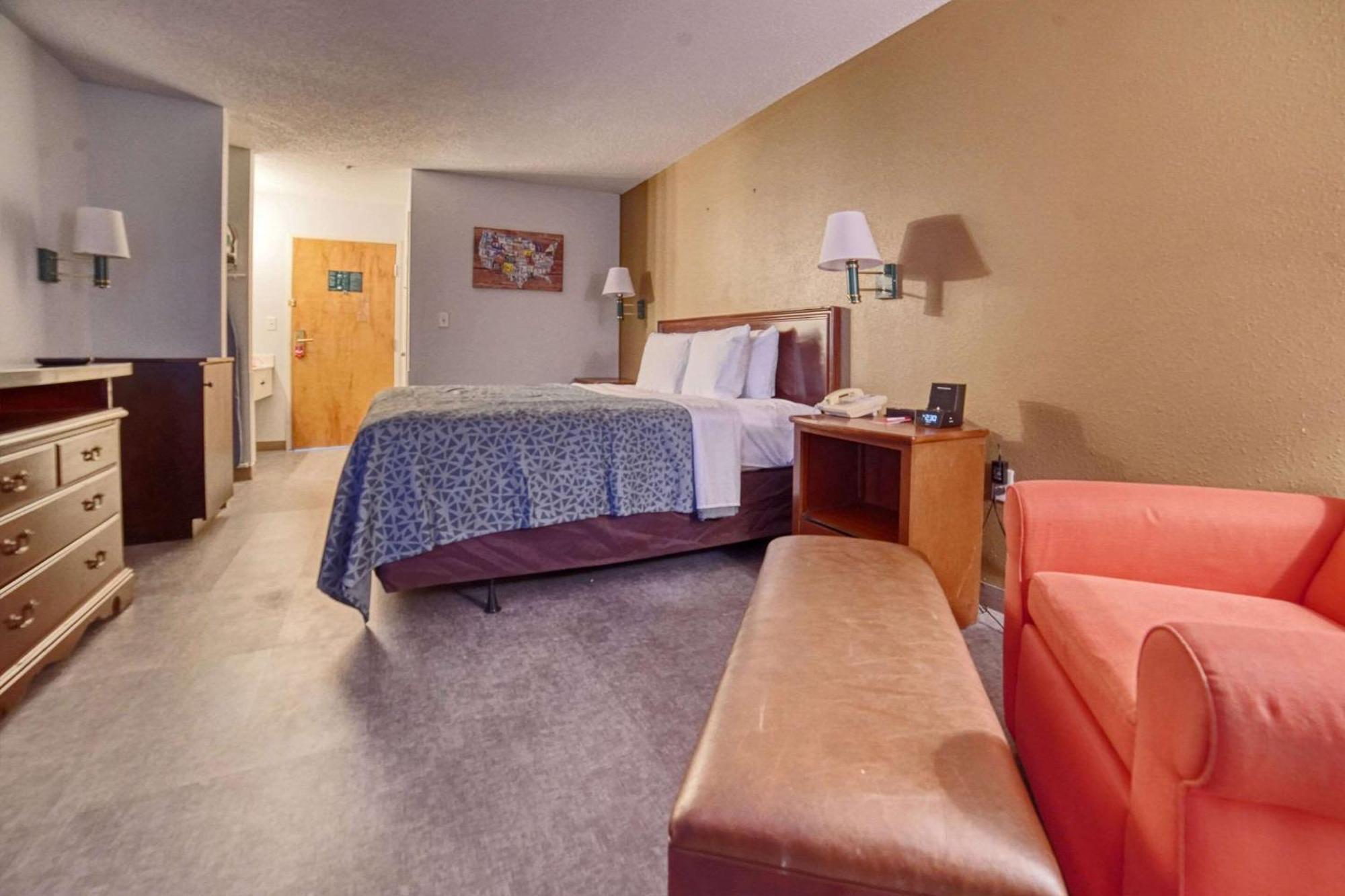 Econo Lodge Ралей Екстериор снимка