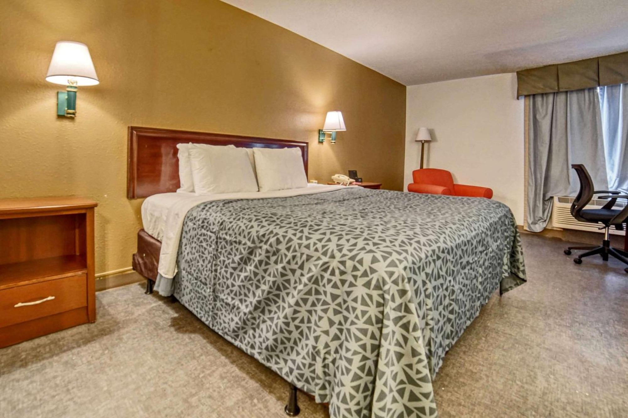 Econo Lodge Ралей Екстериор снимка