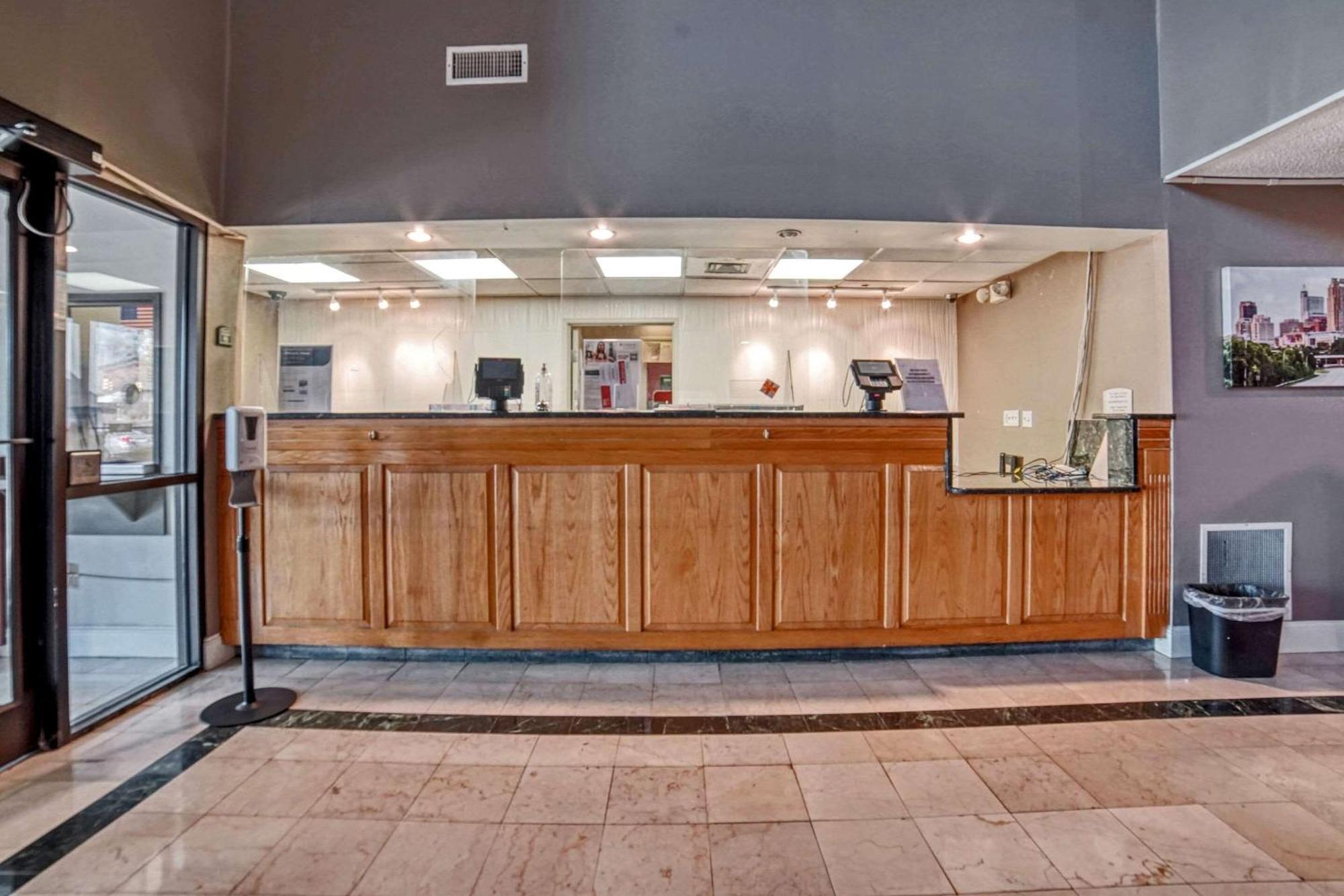 Econo Lodge Ралей Екстериор снимка
